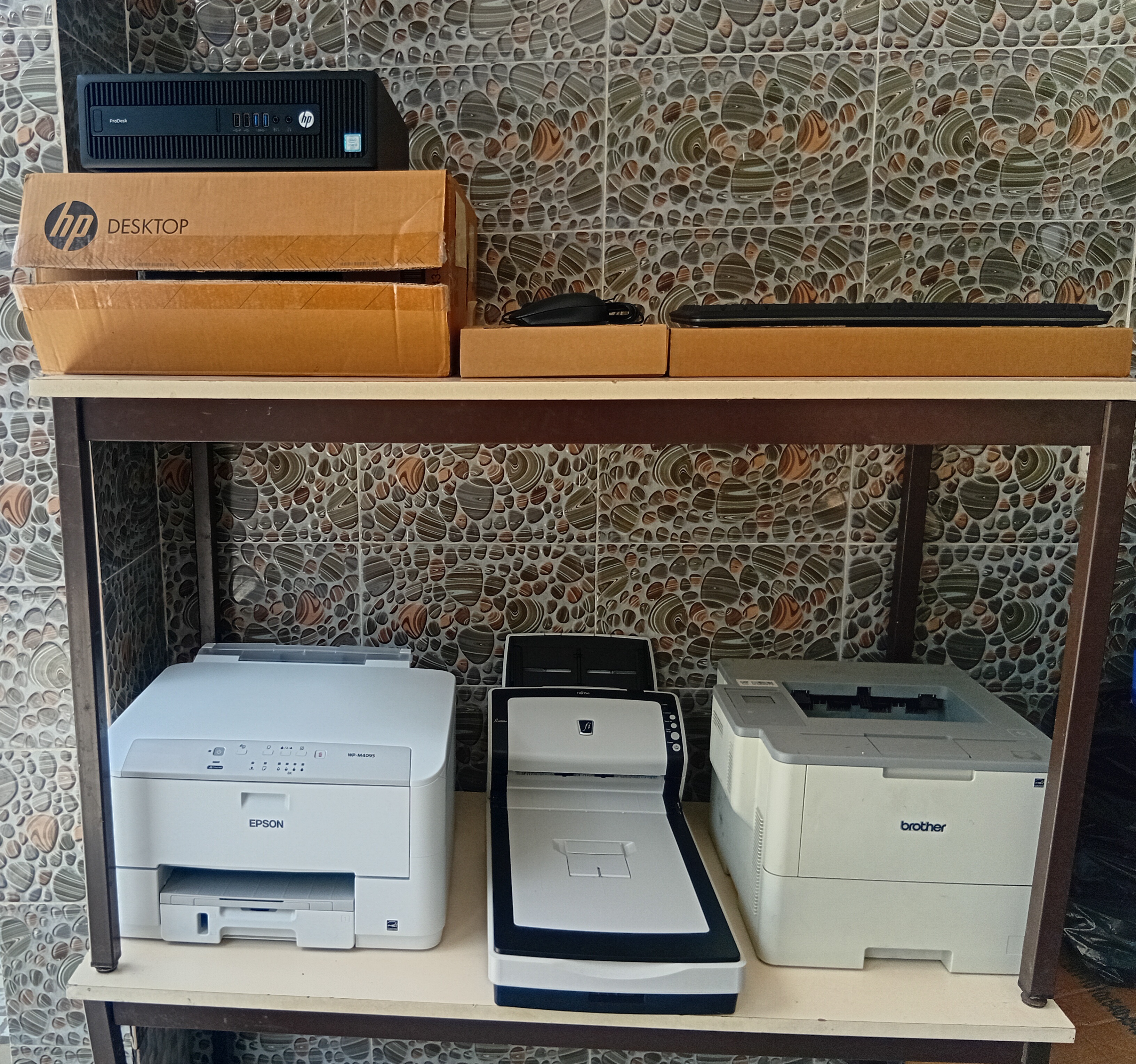 LA BROCANTE AUX PRIX CASSÉS LA BROCANTE AUX PRIX CASSÉS